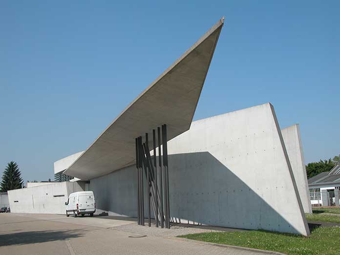 Works and projects of Zaha Hadid. The Vitra Fire Station.