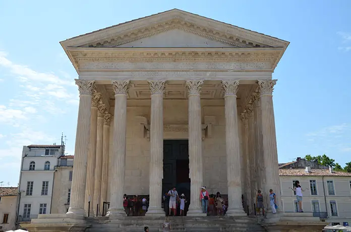 One of the Corinthian order temple examples, Maison Carree