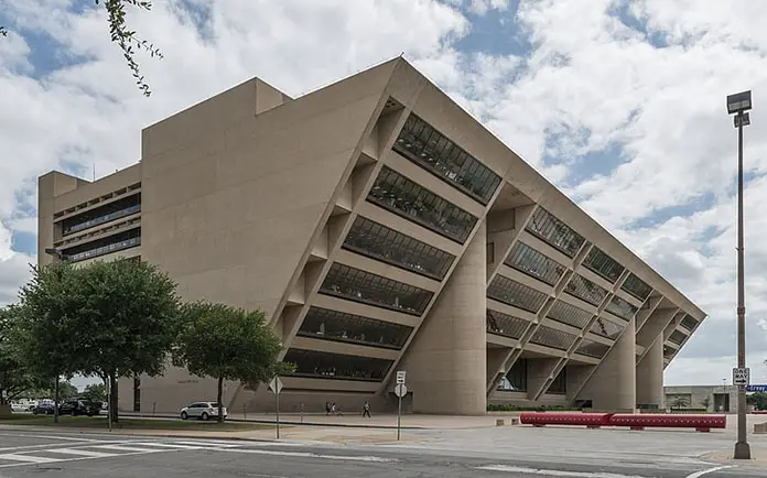 Dallas City Hall, the sloped architecture of I M Pei