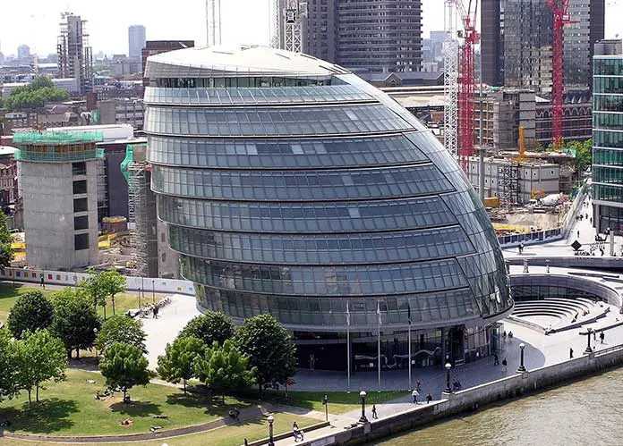 Building of London City Hall