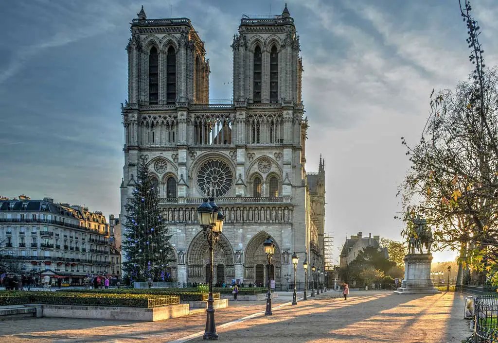 Notre Dame Cathedral as an example of symmetrical architecture