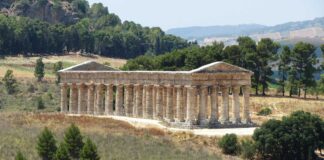Temple at Segesta, a Doric peripteral temple example