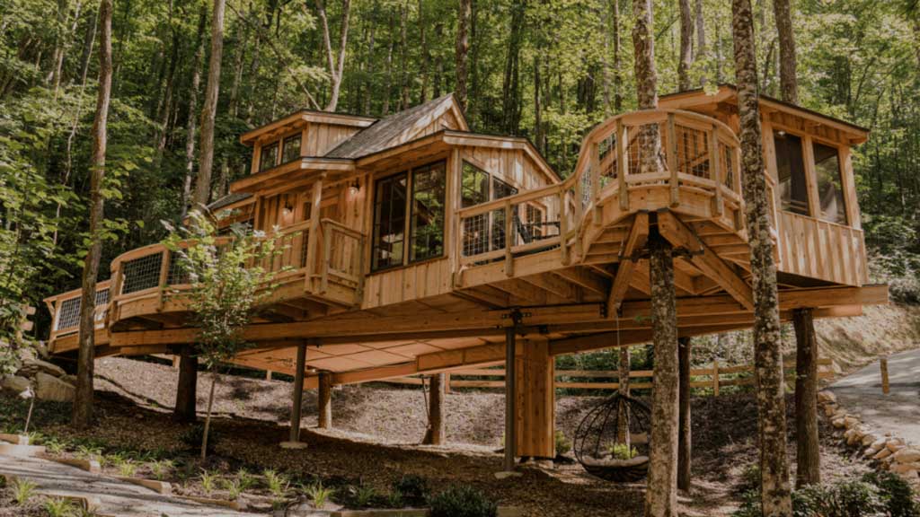 Treehouse Masters is a house-building television show that focuses on people constructing houses in nature